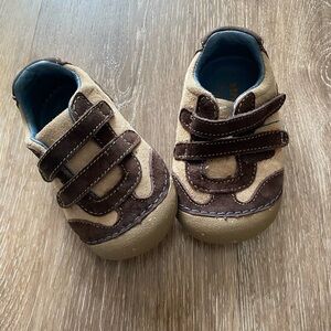 Stride Rite size 3.5 Stylish Tan and Brown Velcro Kids Shoes